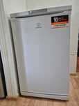 Продам Морозильный шкаф Indesit SFR 100 белый
