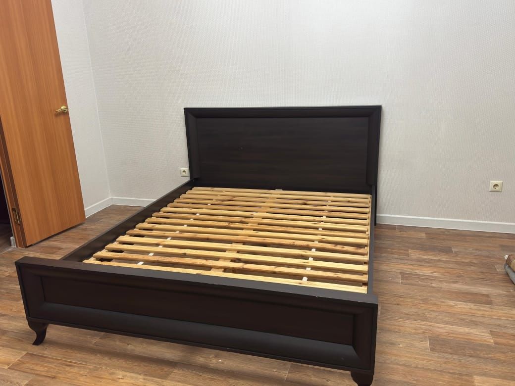 Продам спальный кровать 1
