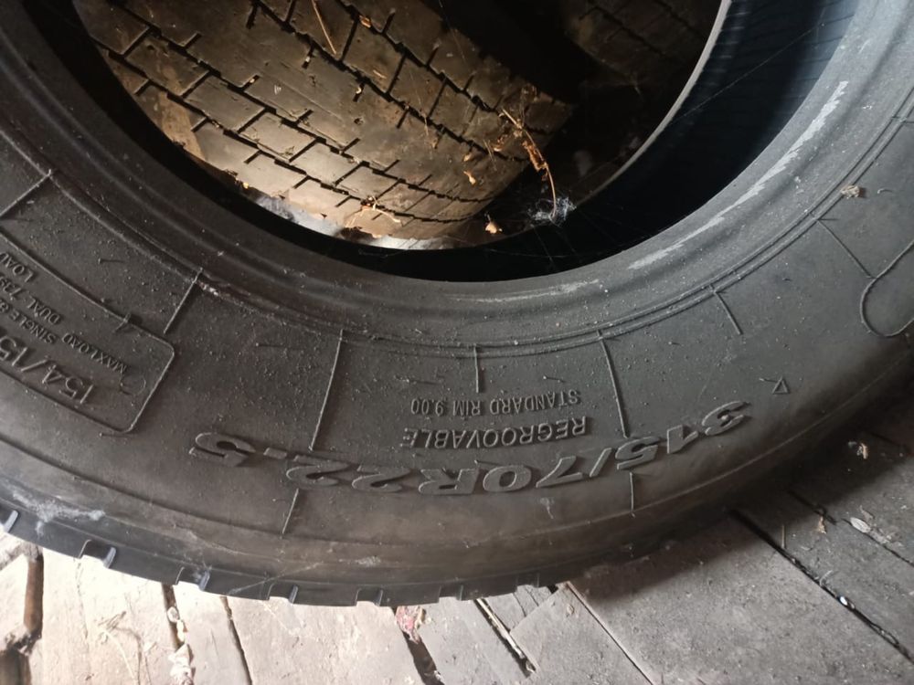 Продам шины на грузовую машину