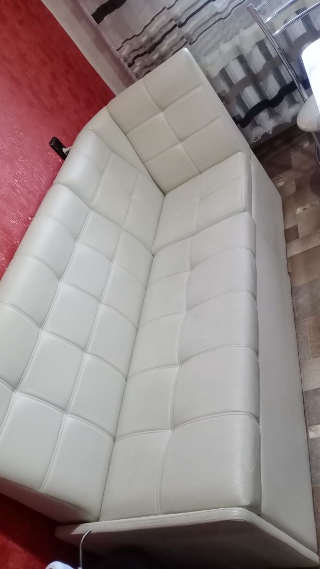 Продам диванчик в хорошем состоянии