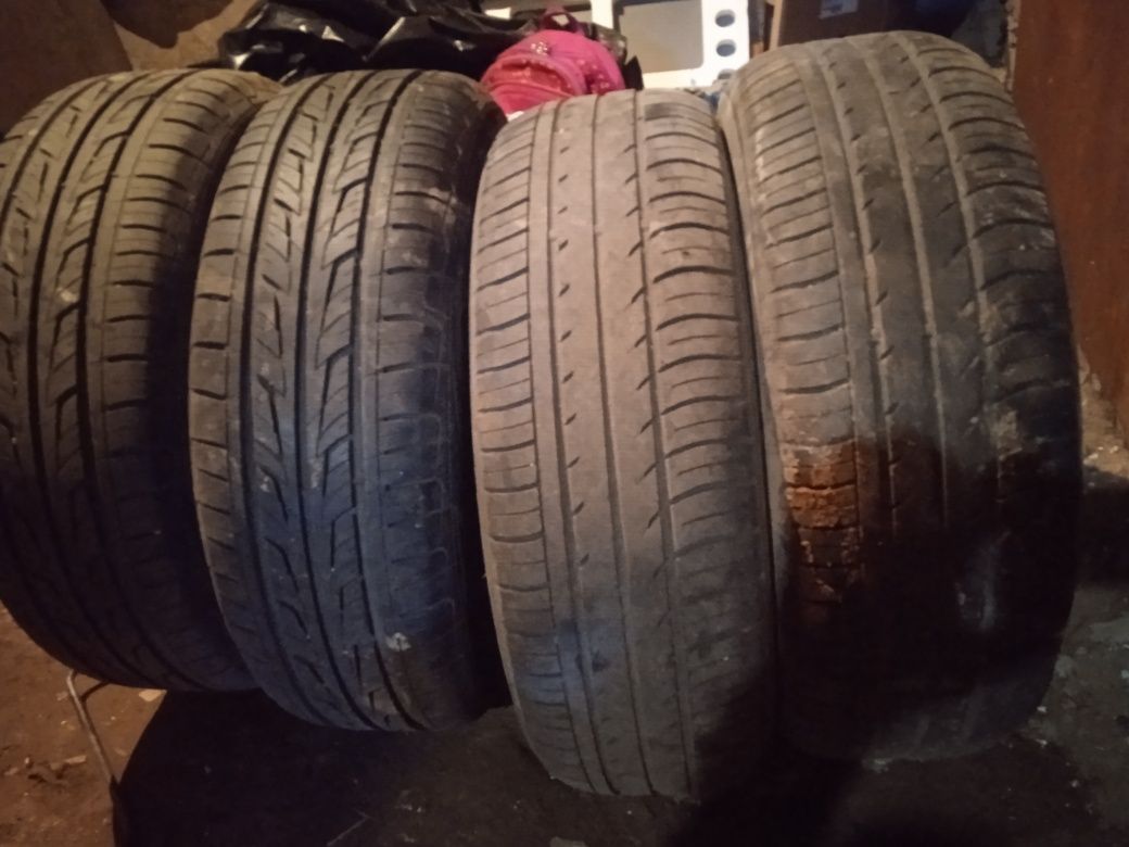 Продам диски с резиной  на 15