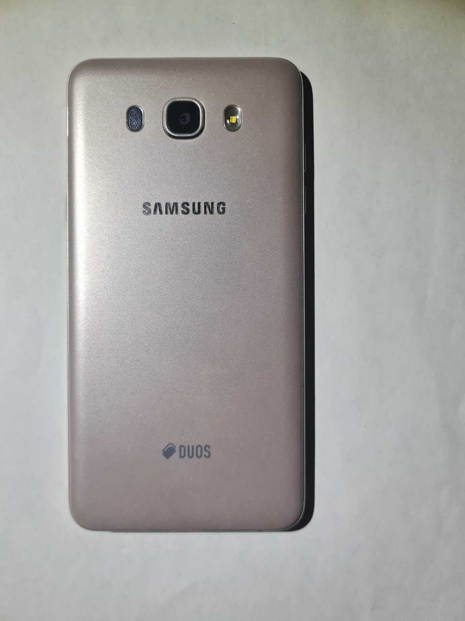 Телефон Samsung J7 16