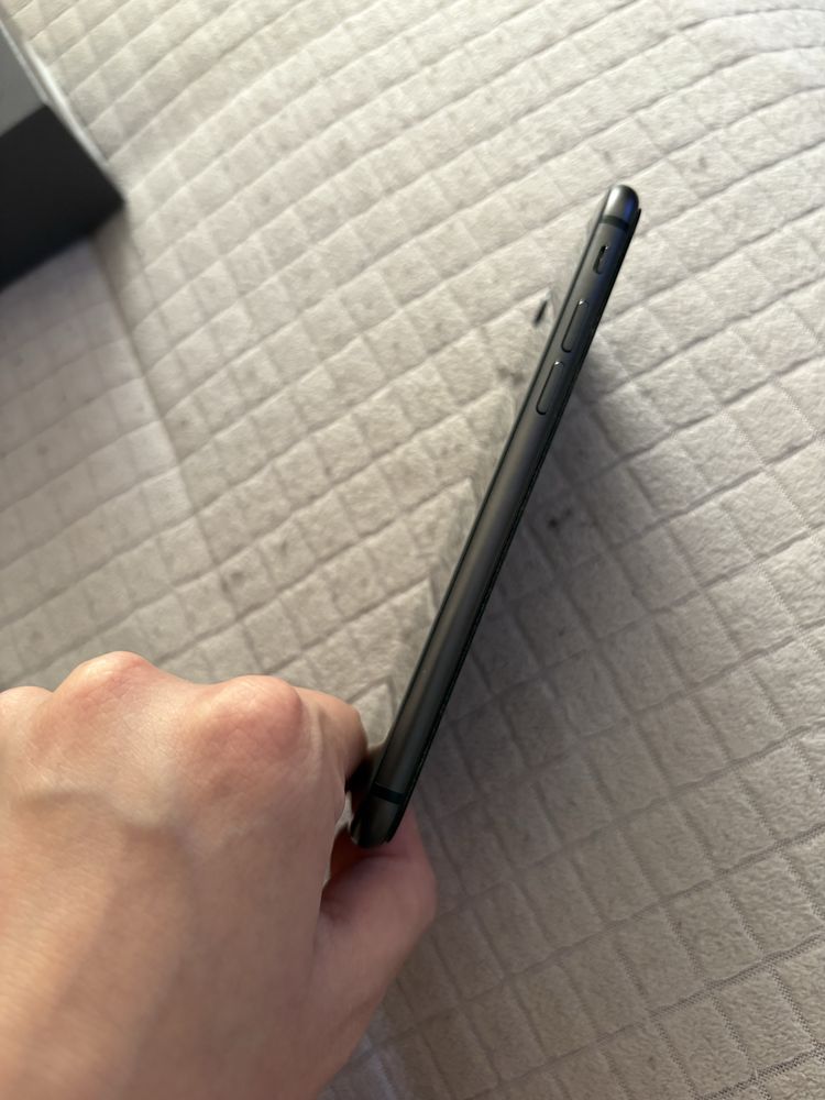 Продам срочно Iphone 8
