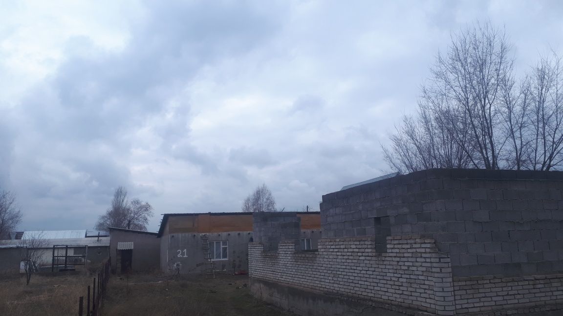 Продаётся 4-х комнатная времянка с недостроенным домом