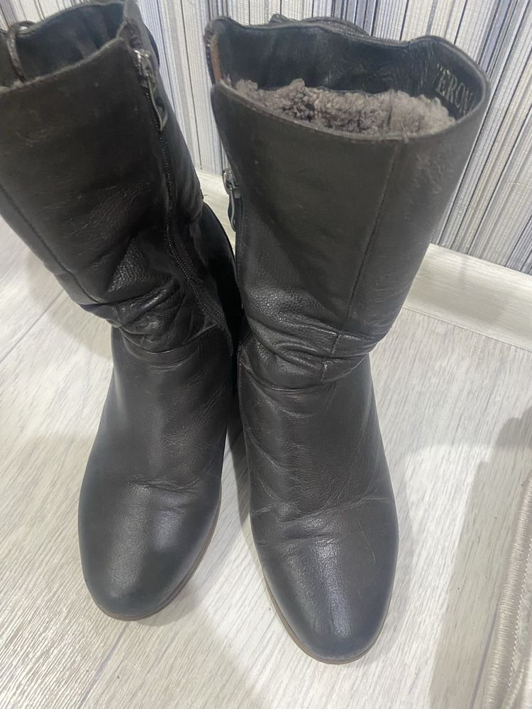 Продаю сапоги женские