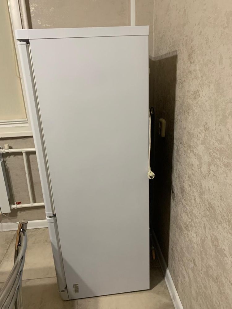 Холодильник Indesit