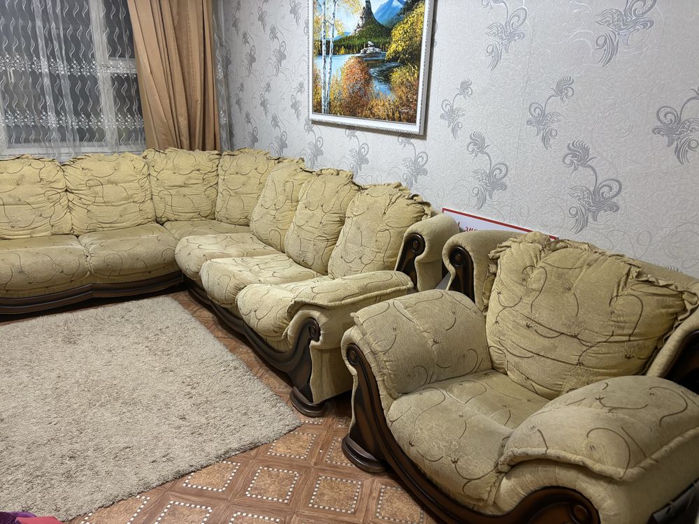 Срочно ! Продаю угловой диван. о цене договоримся!!!