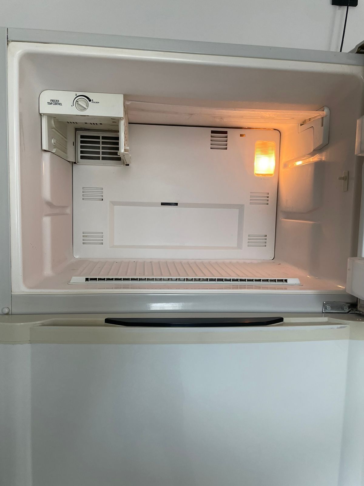 Продаётся  Холодильник  LG