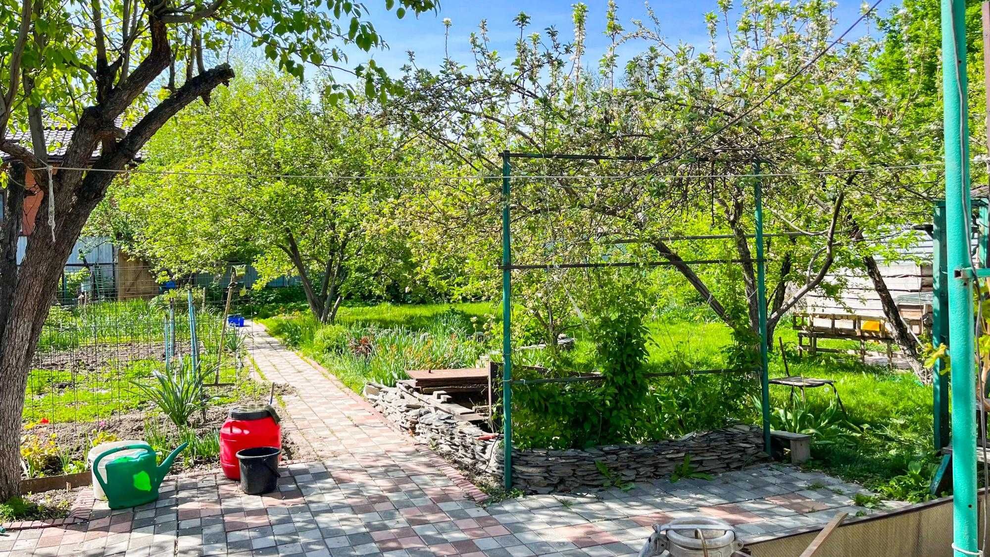Продается частный дом с магазином в Центре, Анна Империя