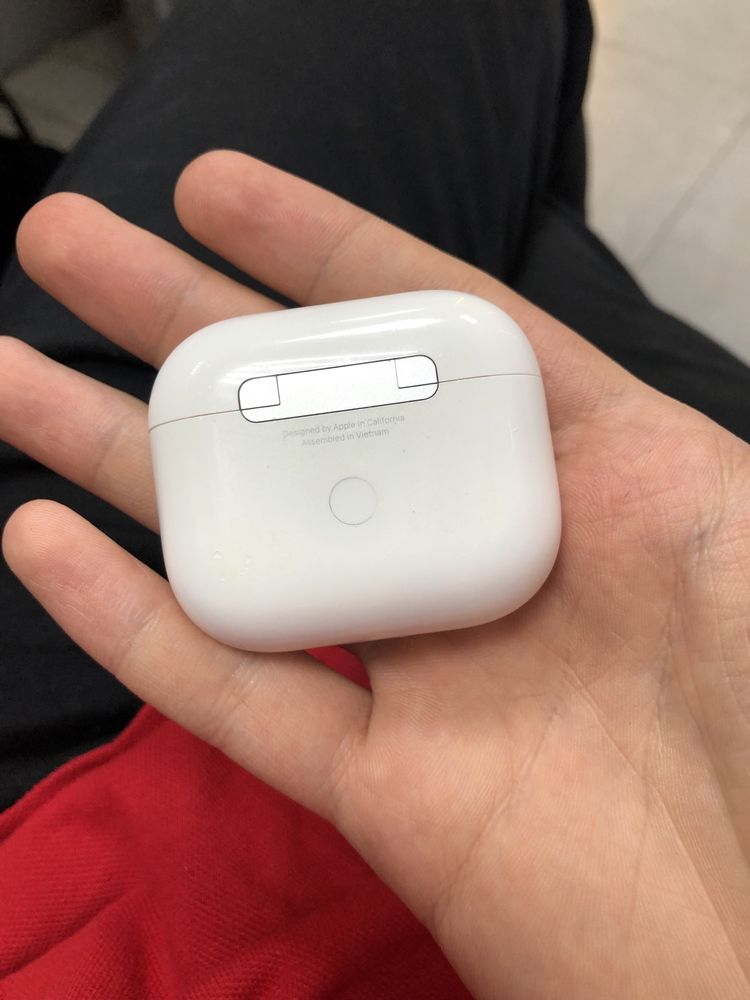 AirPods 3.