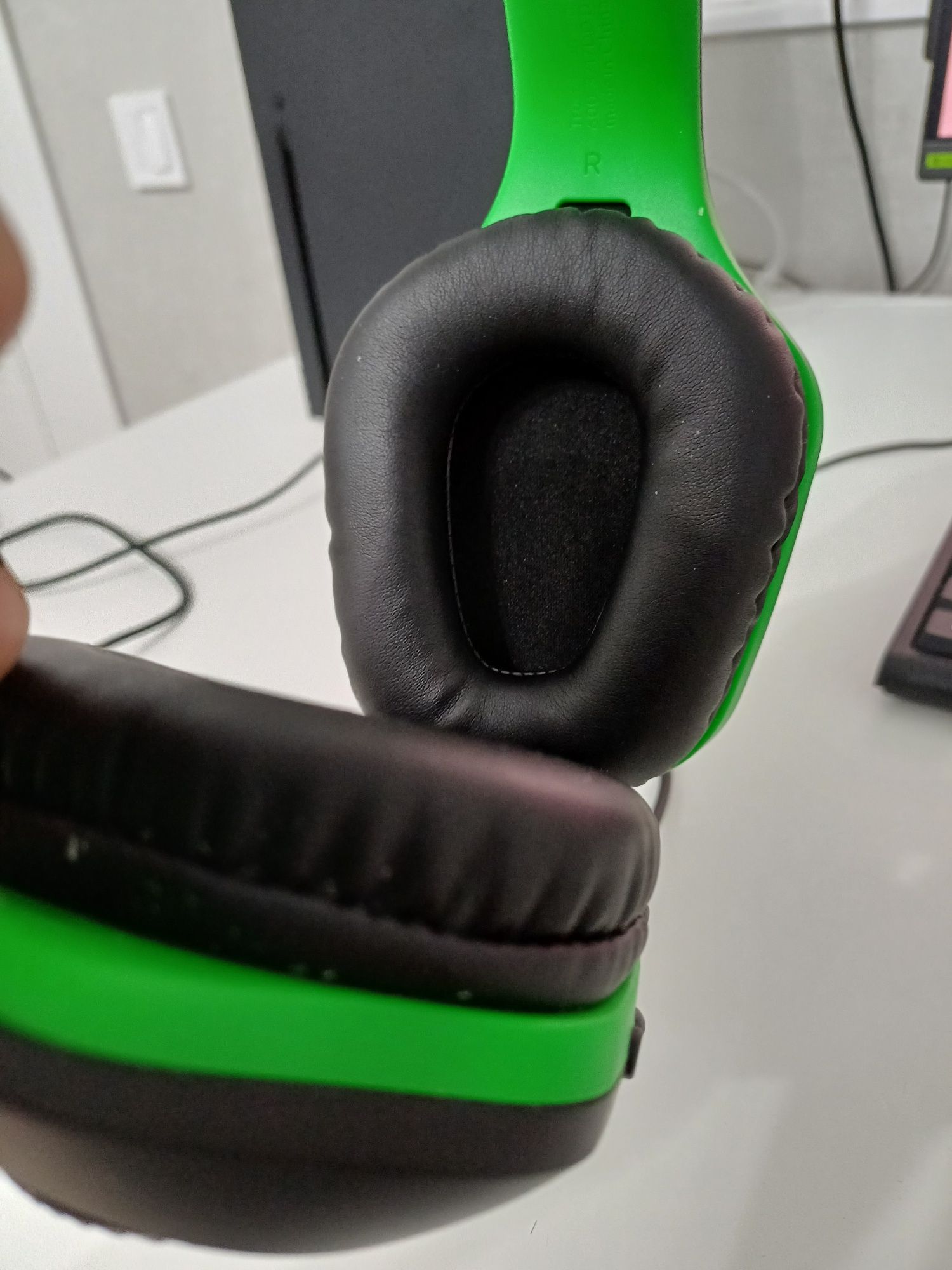 Продам наушники trust gxt