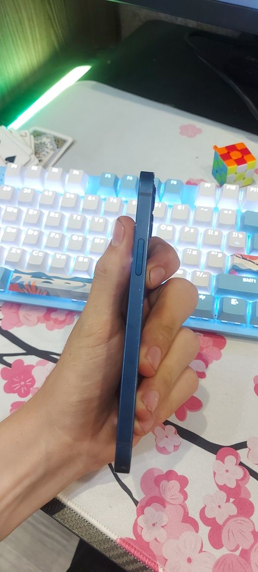 Продам iPhone 12