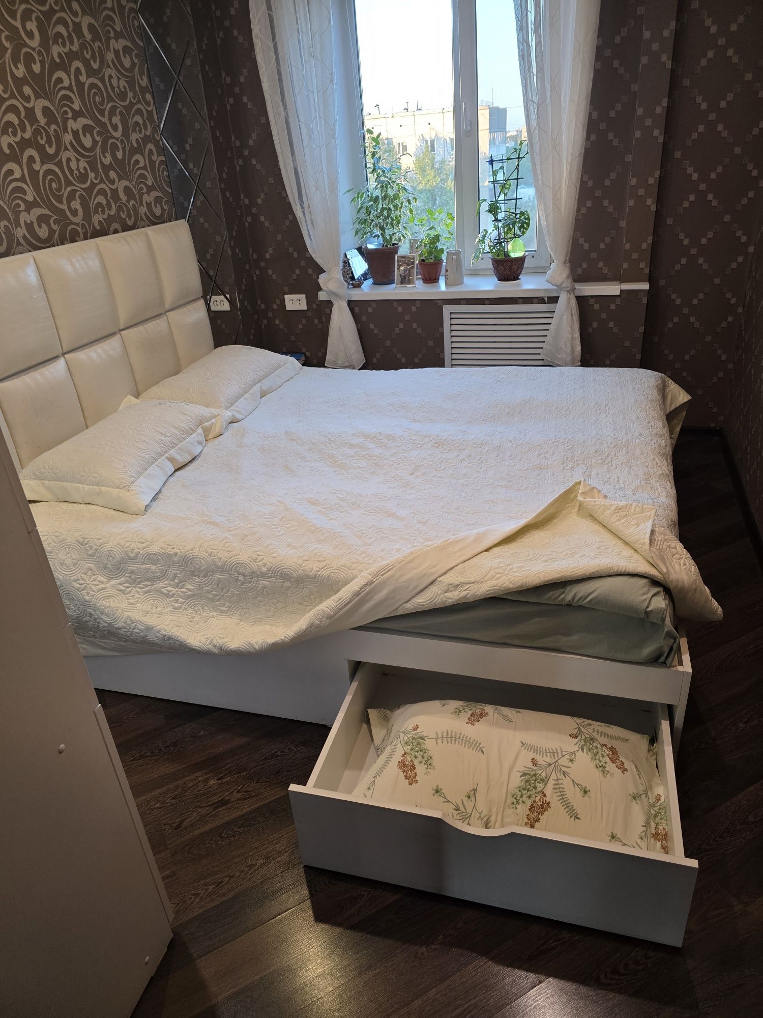 Спальный гарнитур б/у, 3 предмета