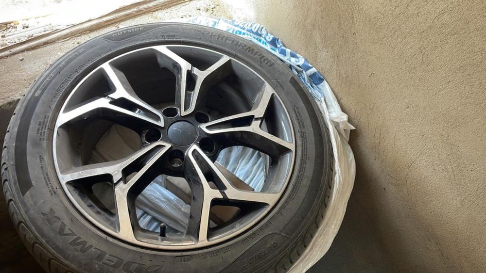 Продам шины с дисками размер 215/55/17 новые