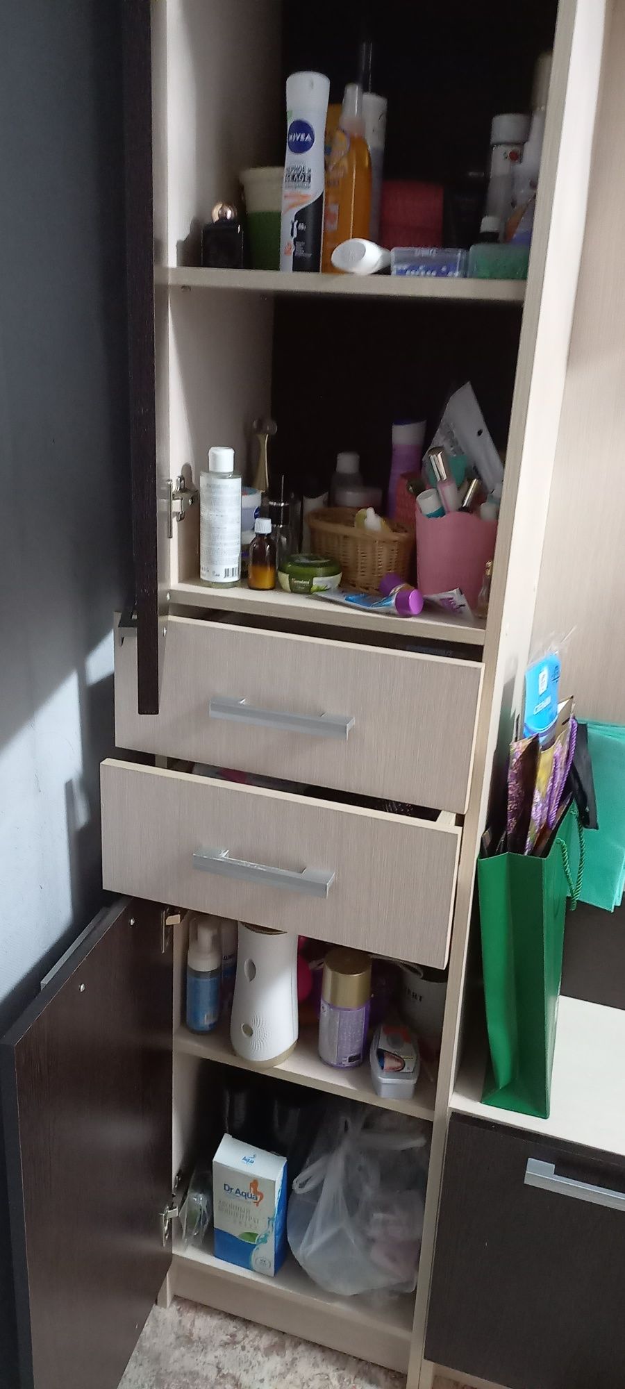 Продам прихожую ,