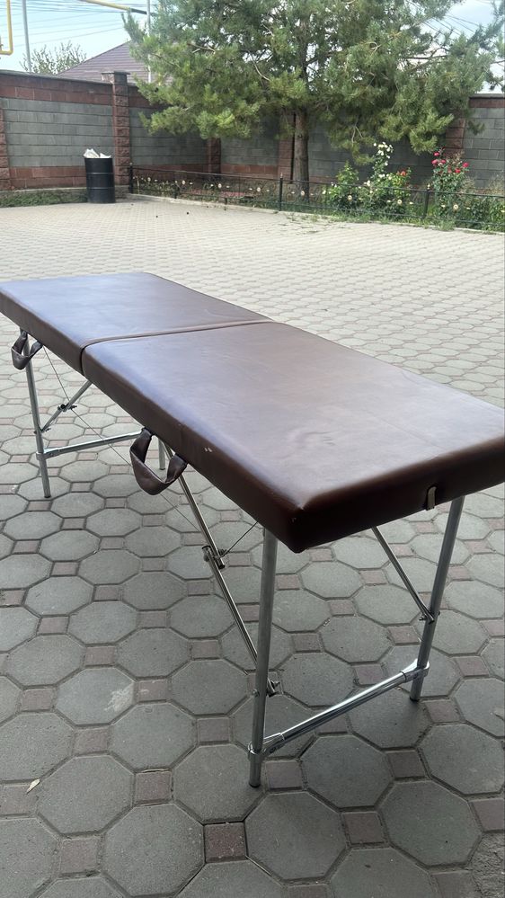 Продам кушетку коричневого цвета б/у