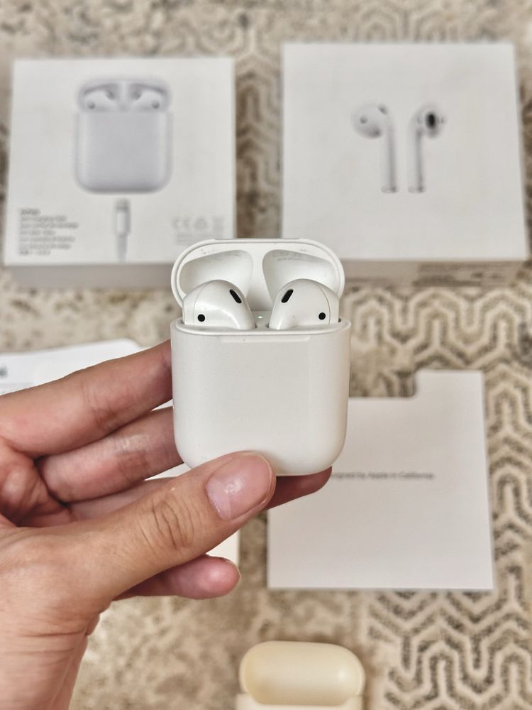 Продаю оригинальные AirPods 1 поколения