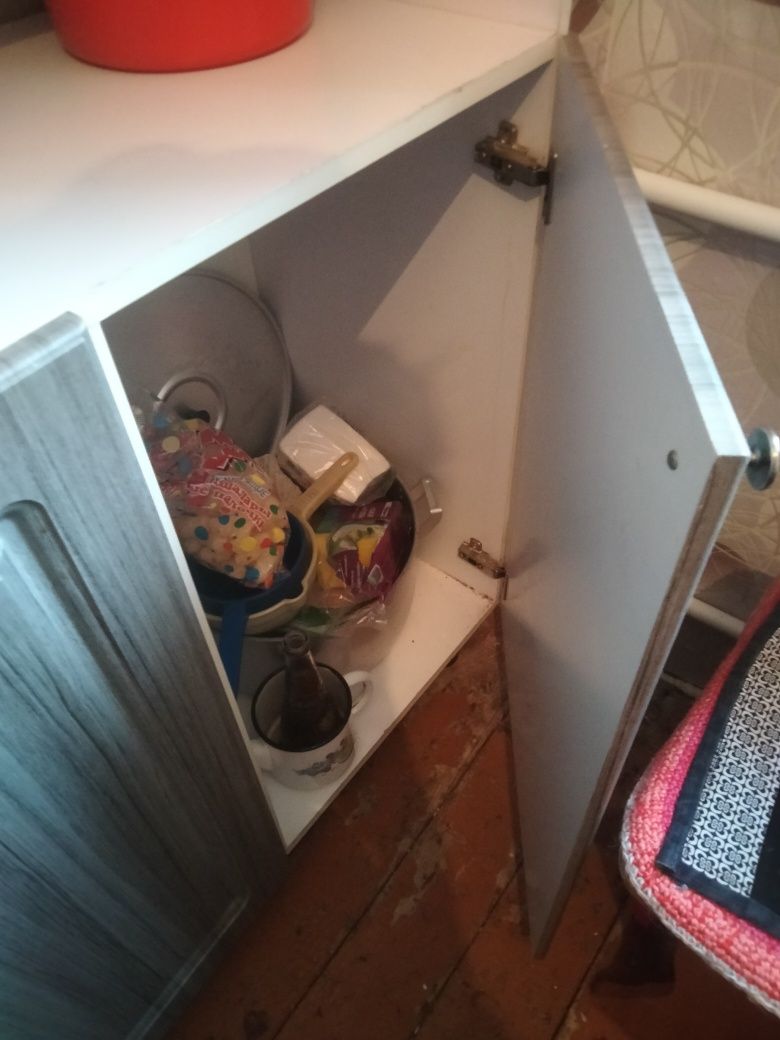 Срочно продам шкафчик