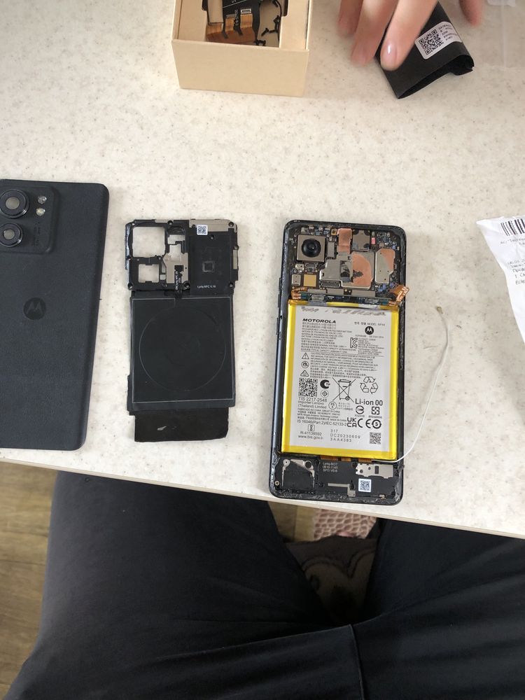 Продам на запчасти Motorola Edge 40