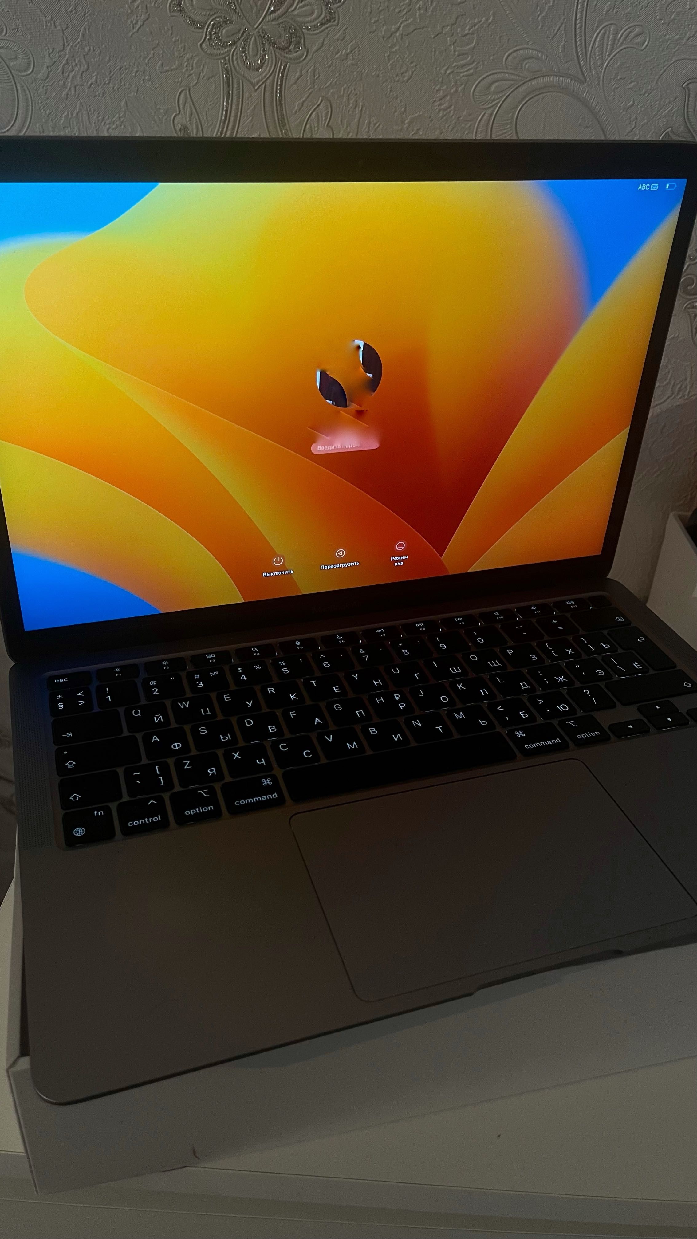 Продам MacBook Air 13 2020