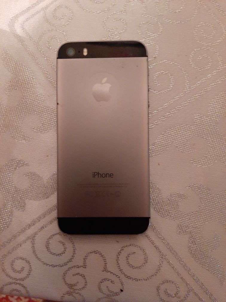 Продам айфон 4  S