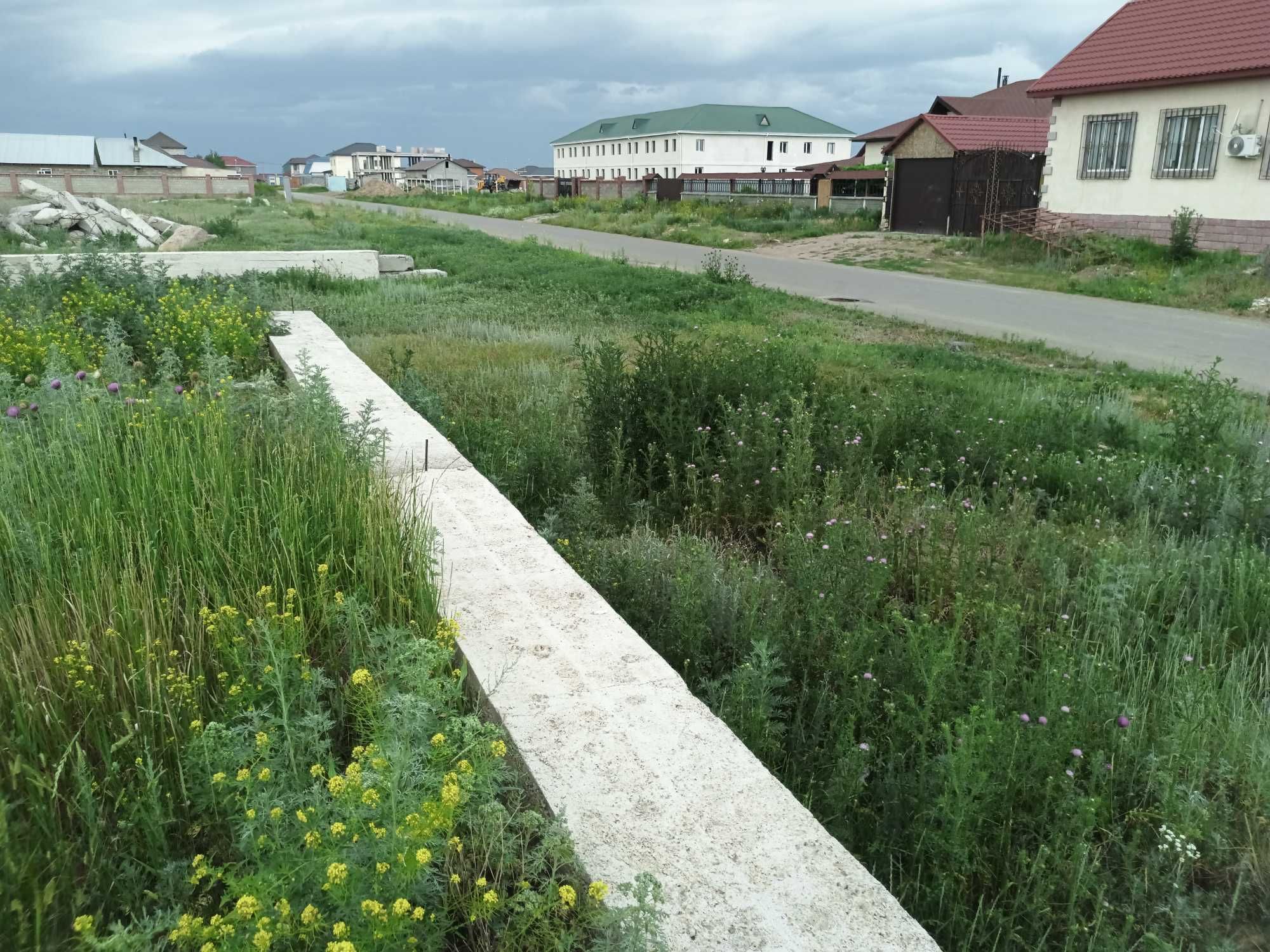 Участок 10 сот ИЖС в Кызылсуате. Срочно! Торг!