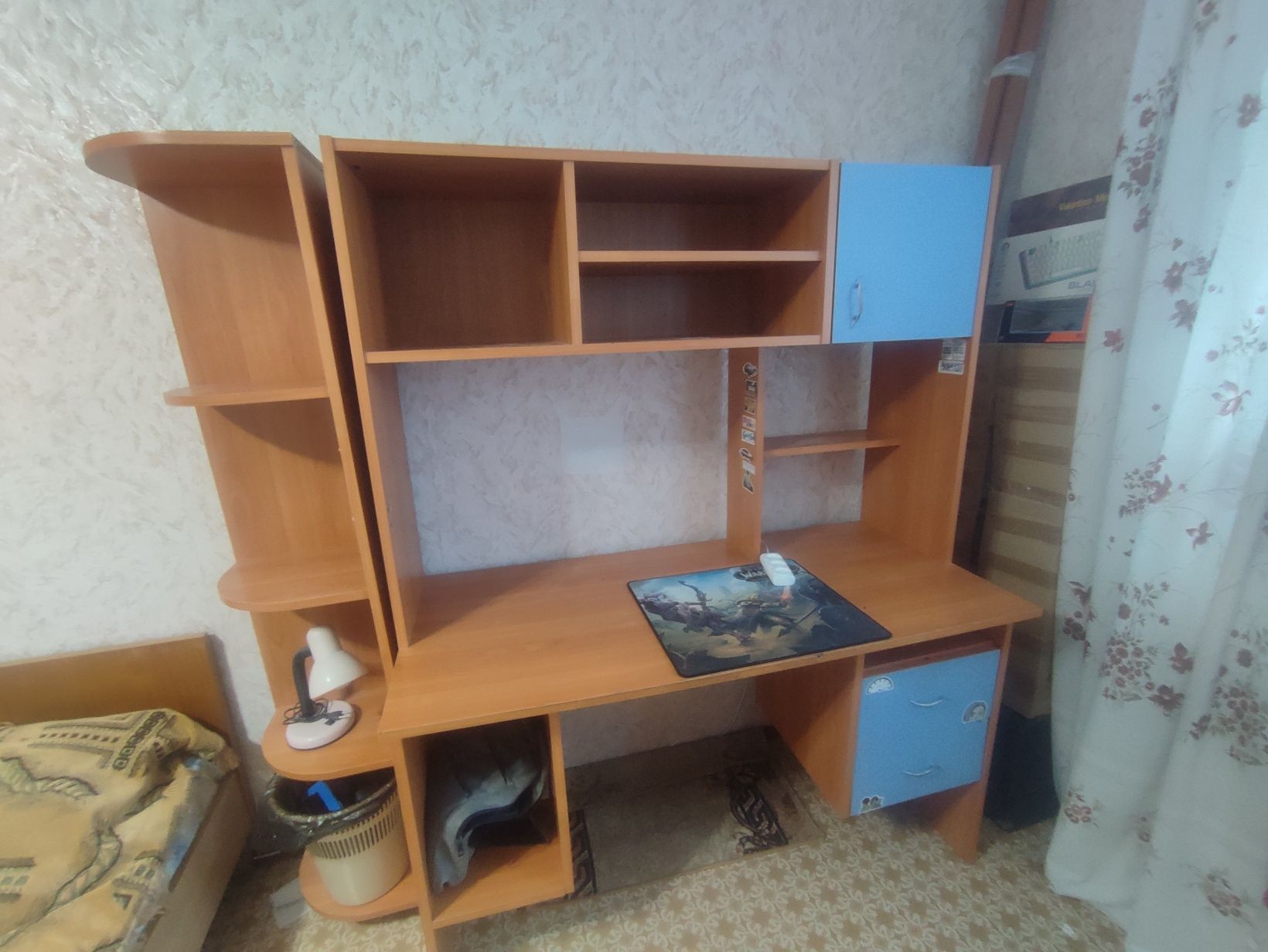 Продам комплект, Стол,Полка,Шкаф+кровать с 2 матрасами по дешёвке