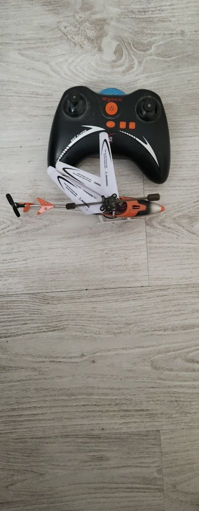 Игрушка вертолет на пульте