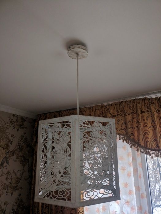 Люстра 3 рожка, станция метро Москва