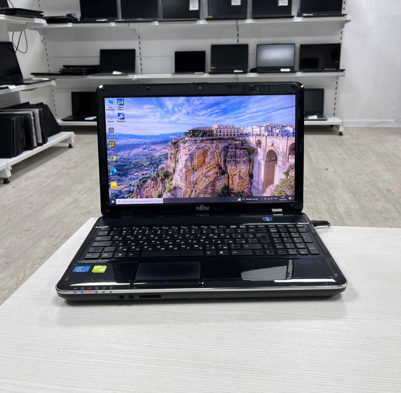 ДЛя офиса Fujitsu Core i3*ОЗУ8/SSD256/Магазин б/у ноутбуков Belser