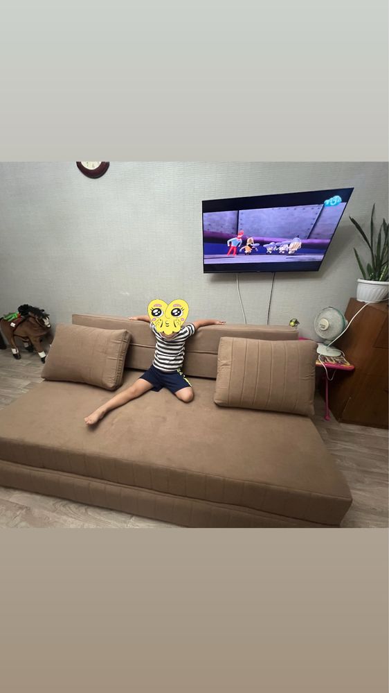 Бескаркасный диван