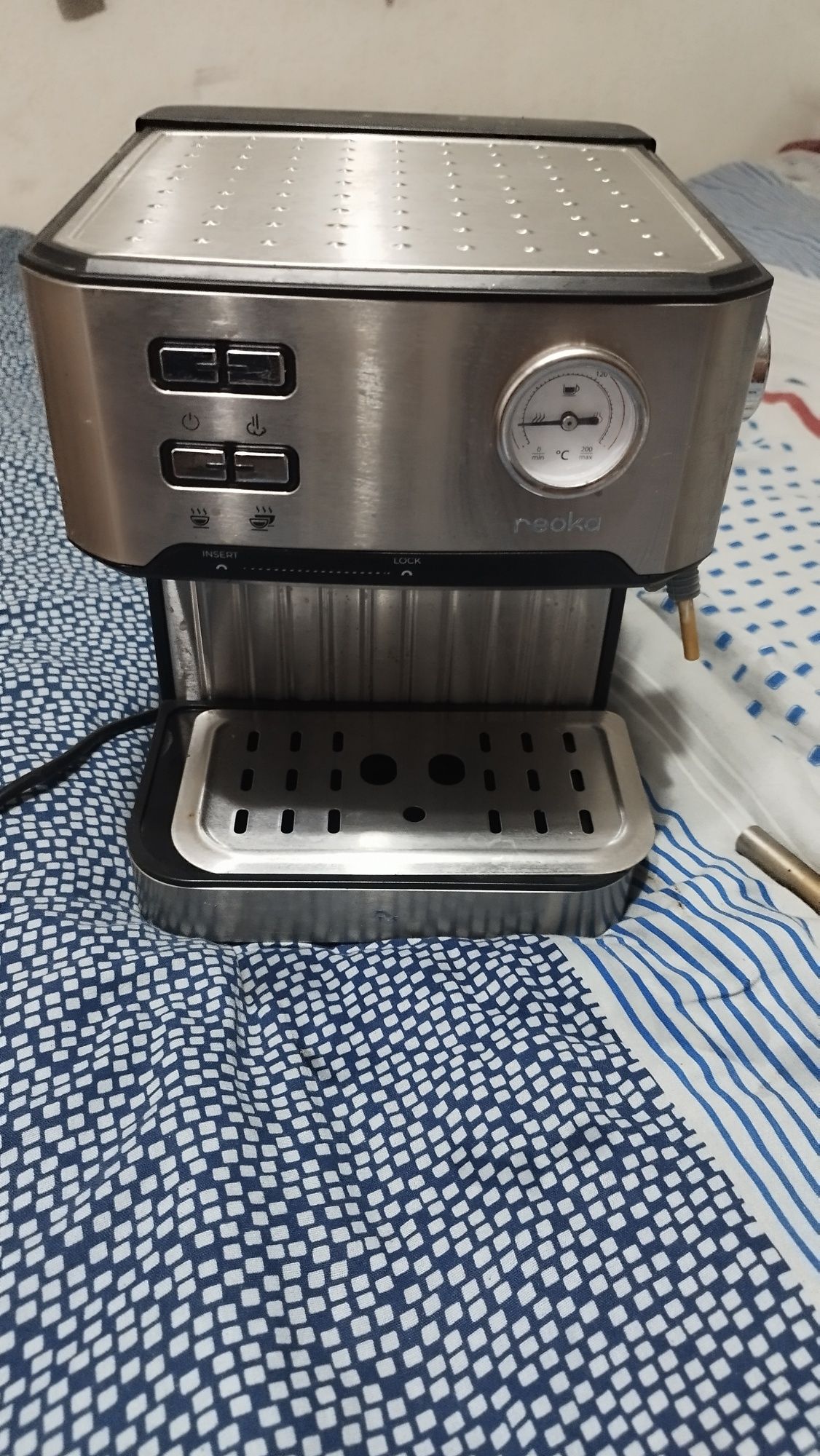Продам кофемашину Reoka