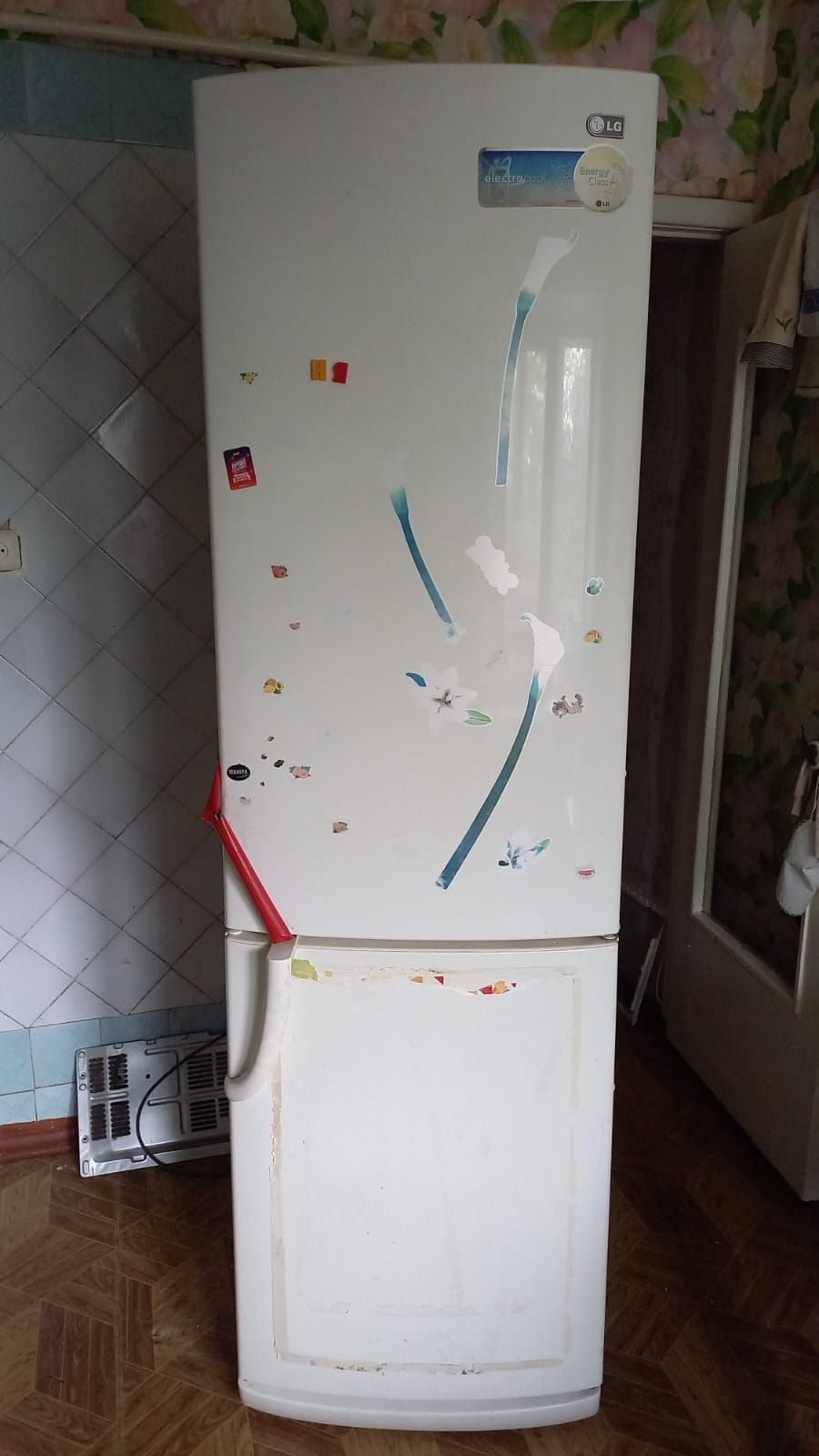 Холодильник LG утечка