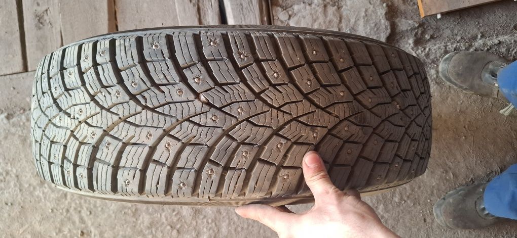 Зимние шины 215/65 R16