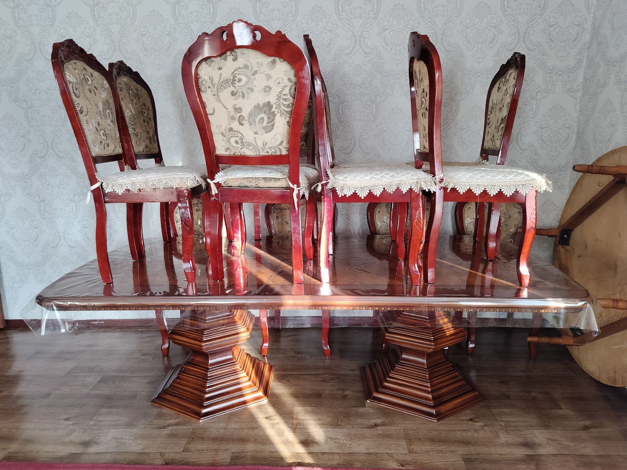 Продам стол со стульями