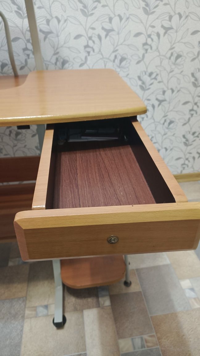 Продам стол для компьютера