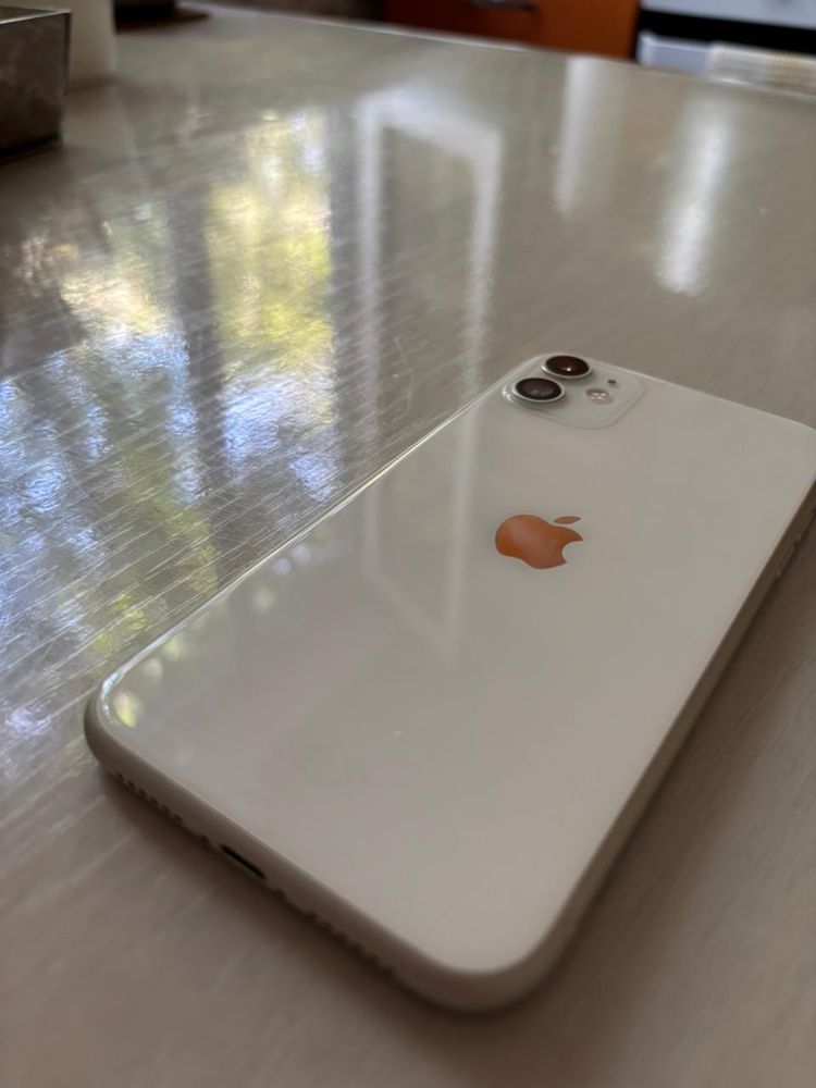 Срочно продам IPhone 11