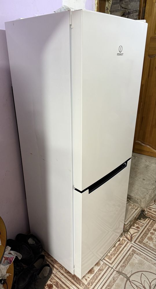 Холодильник Indesit 4160 W белый