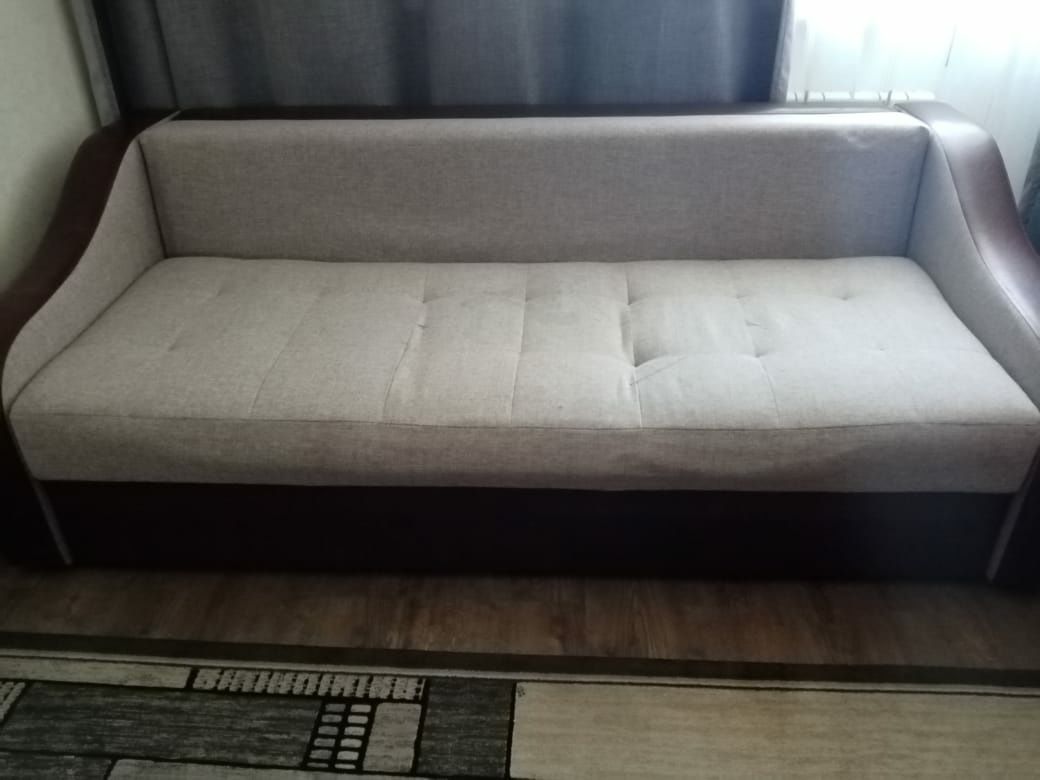 Диван еврокнижка, 2'20×90×2метра, мат хлопок  кожанная края 4 подушки