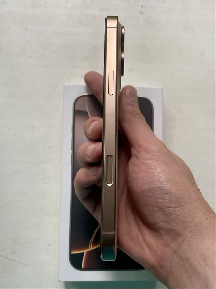 iPhone 16 Pro Max