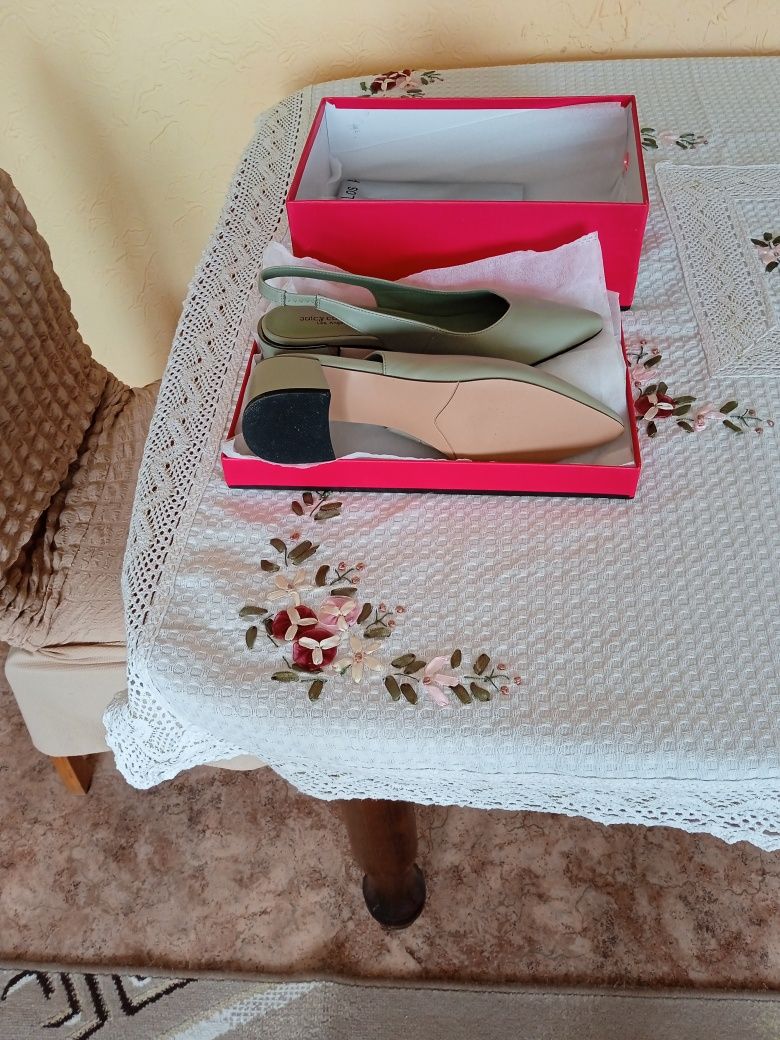 Продам туфли женские