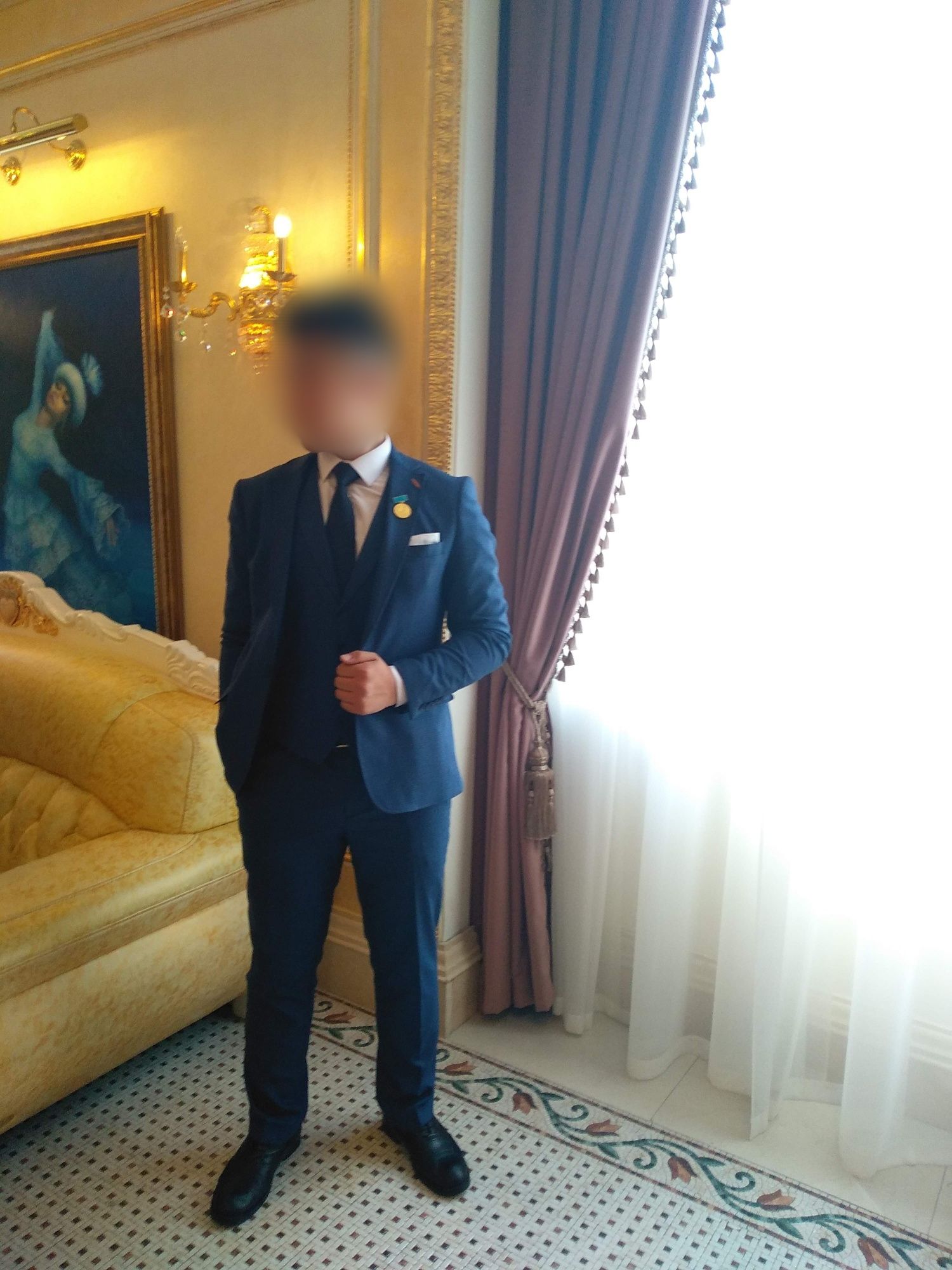 Продаю костюм тройку