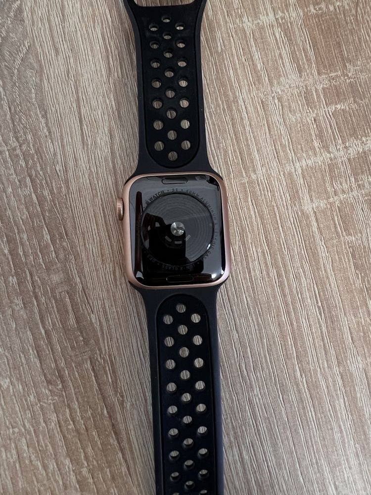 Apple Watch SE 40 мм
