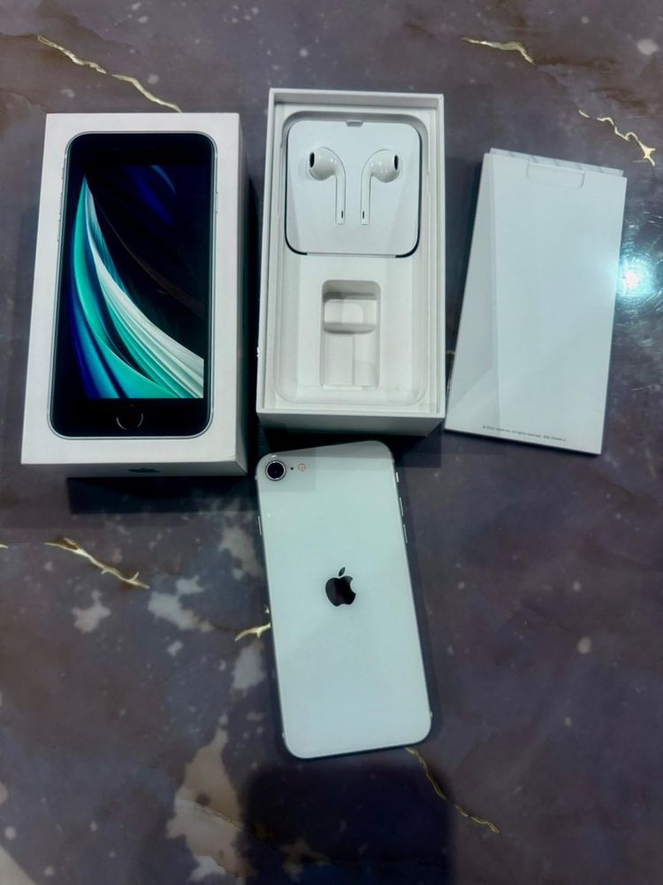Продам айфон  8 эс е