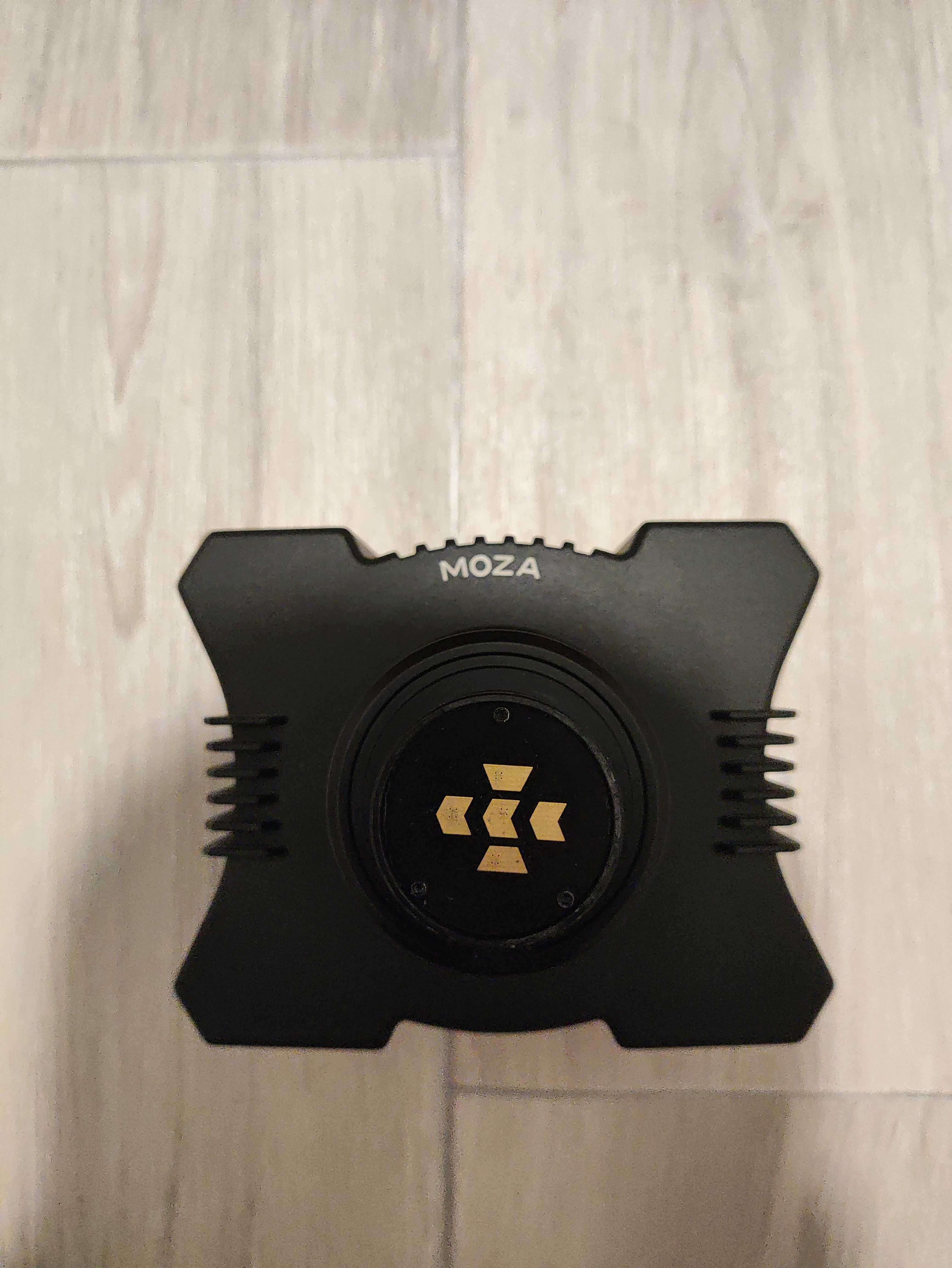 Игровой руль Moza R5