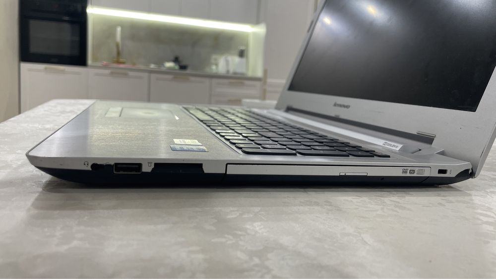 Ноутбук lenovo с зарядкой