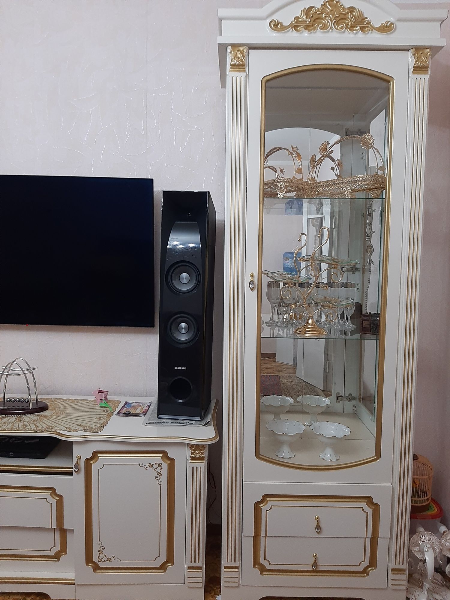 Продам сервант красивая