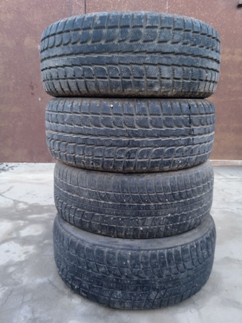 Зимние шины продам