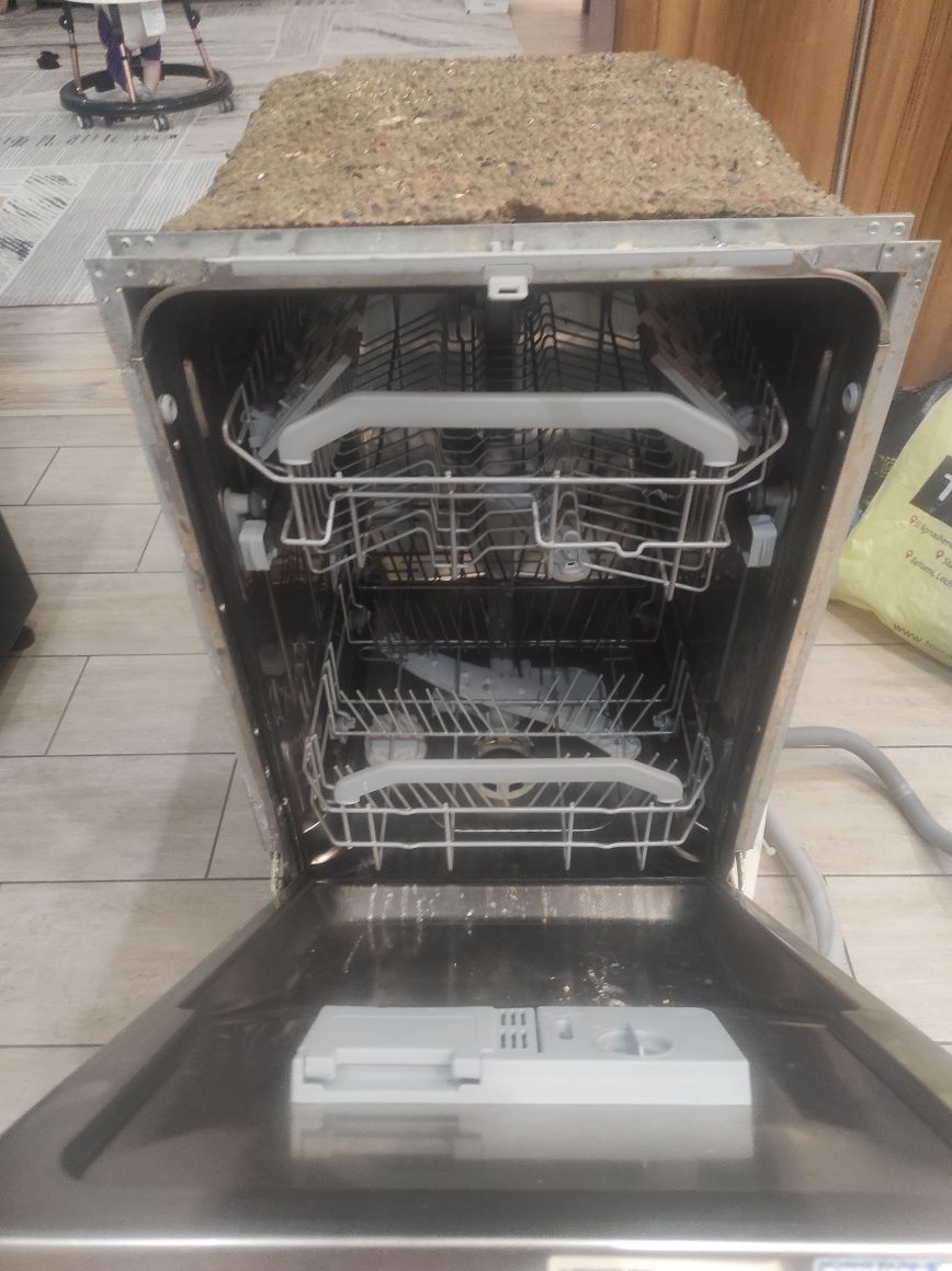 Встраиваемая посудомойка Hotpoint-Ariston LST 329