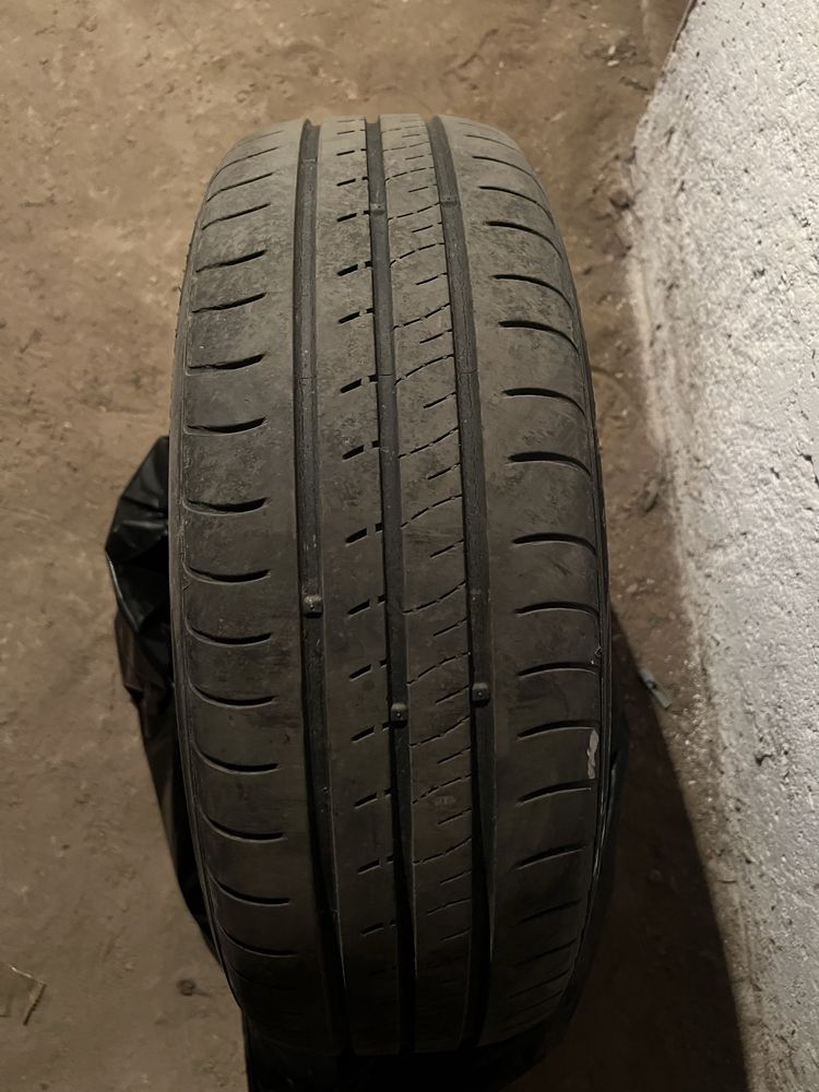 Продам Комплект шин
